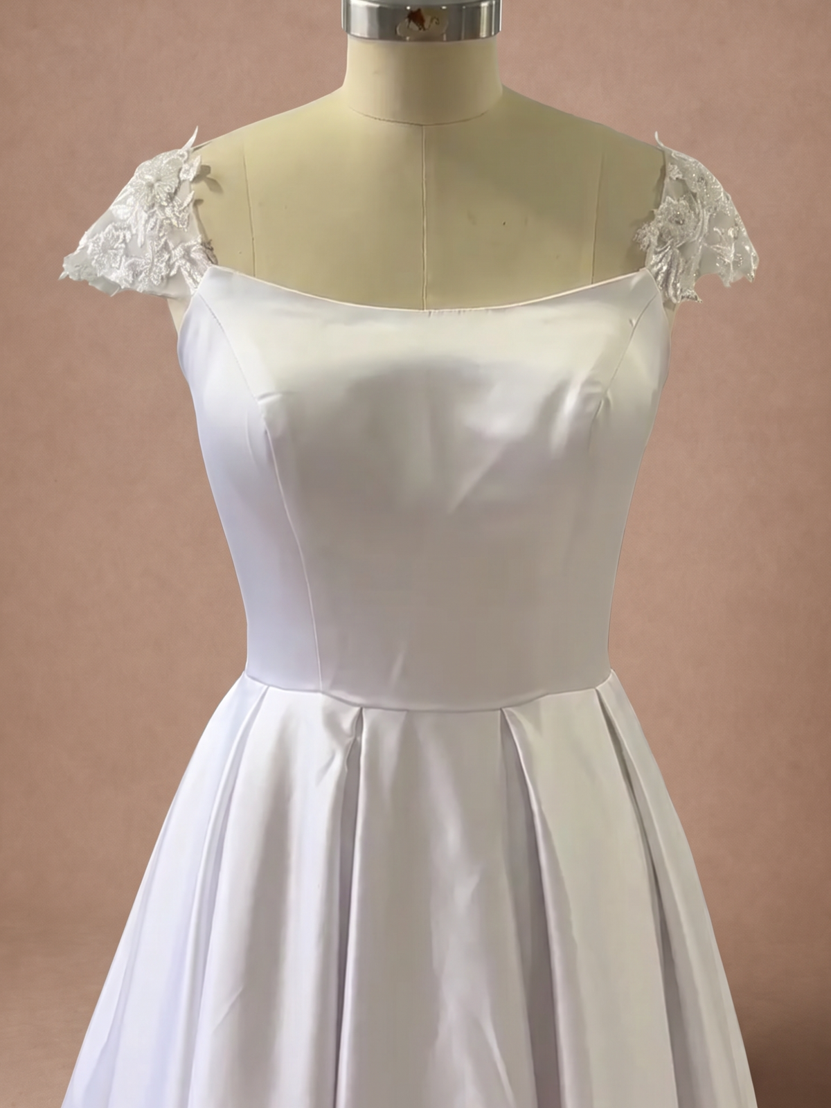 Robe de mariée vintage année 60 — Mannequin — détail buste