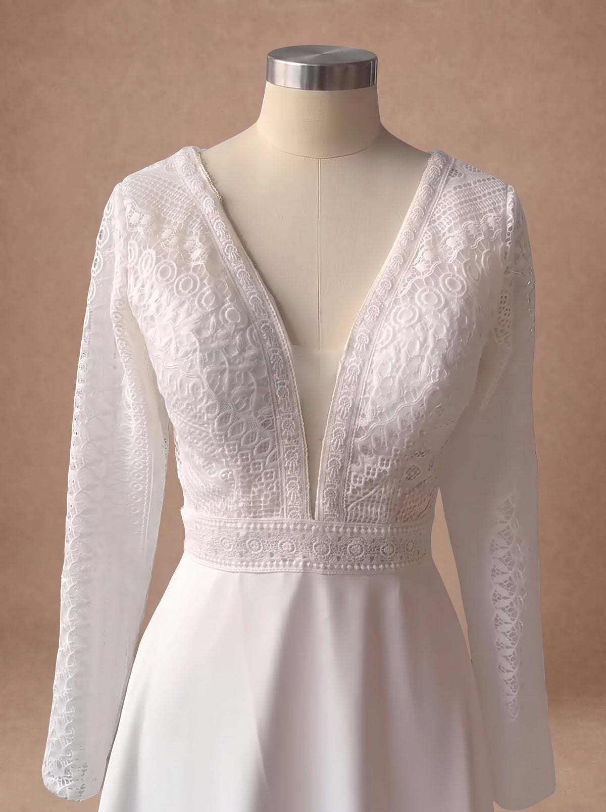 Robe de mariée vintage romantique — Mannequin — détail buste