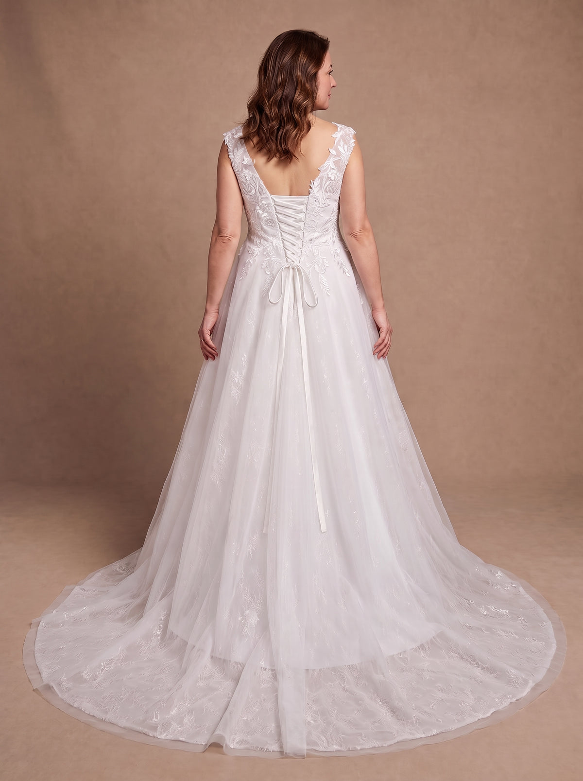 Robe de mariée taille empire femme ronde — Modèle — dos
