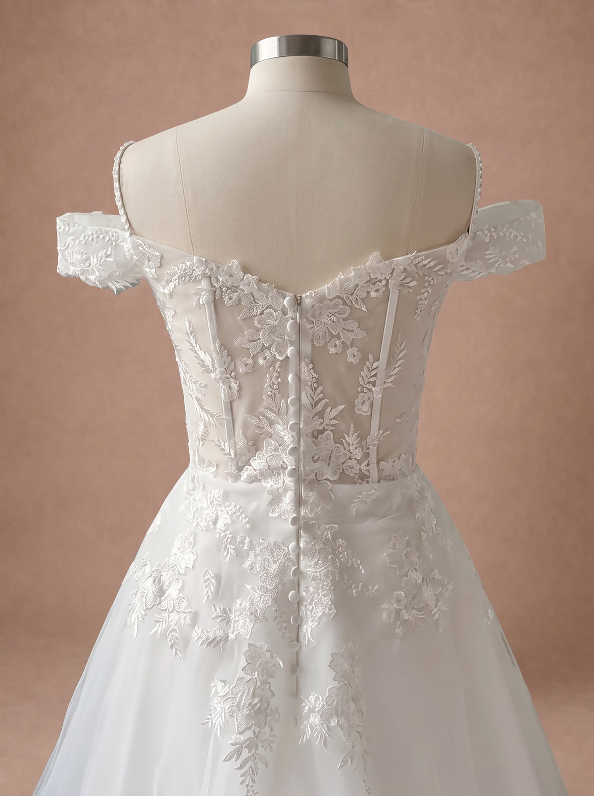 Robe trapèze en ivoire pour mariage civil — Mannequin — détail dos