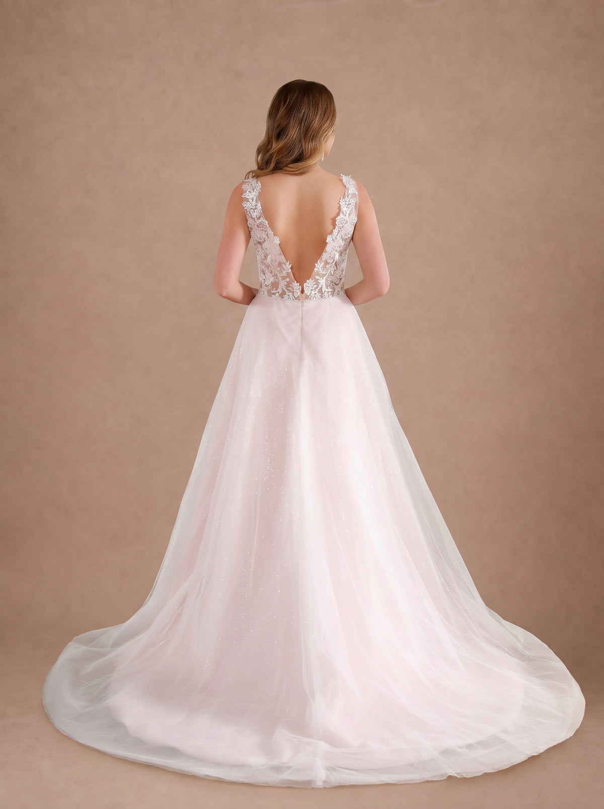 Robe de mariée rose en tulle et dentelle fleuri