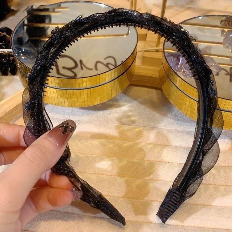 Dentelle et finitions de Serre Tete Mariage Noir